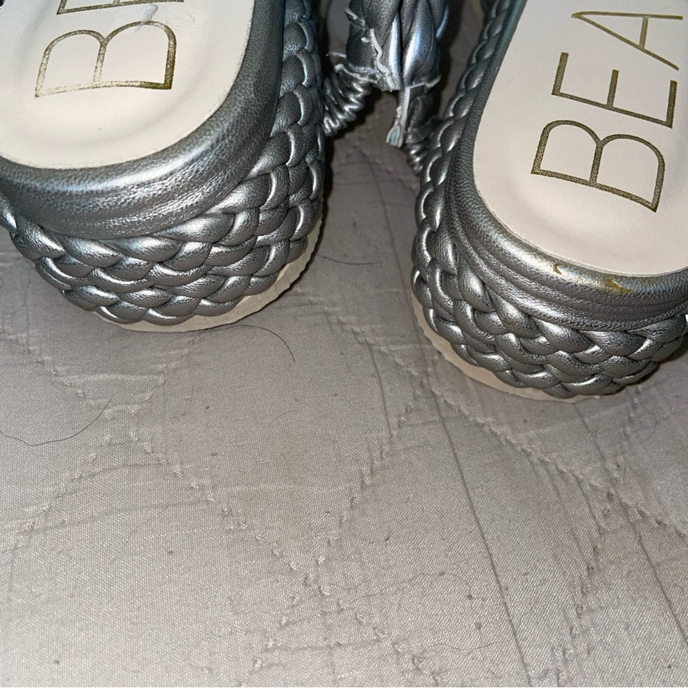 Beach by Maltisse silver sandals size 7. - Picture 5 of 5